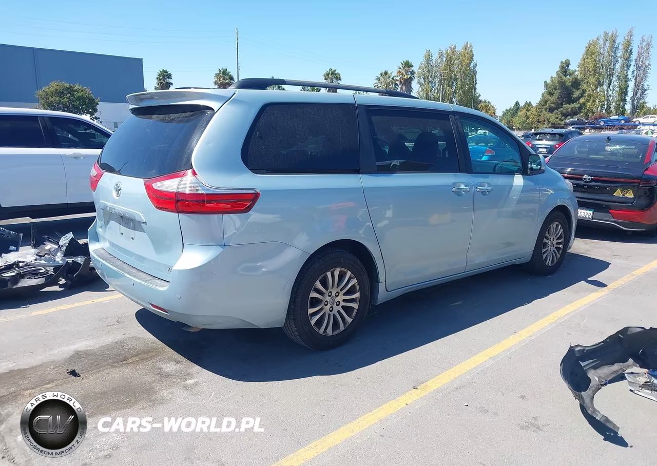 2017 Toyota Sienna Xle 8 Passenger VIN:5TDYZ3DC2HS791672 - 4