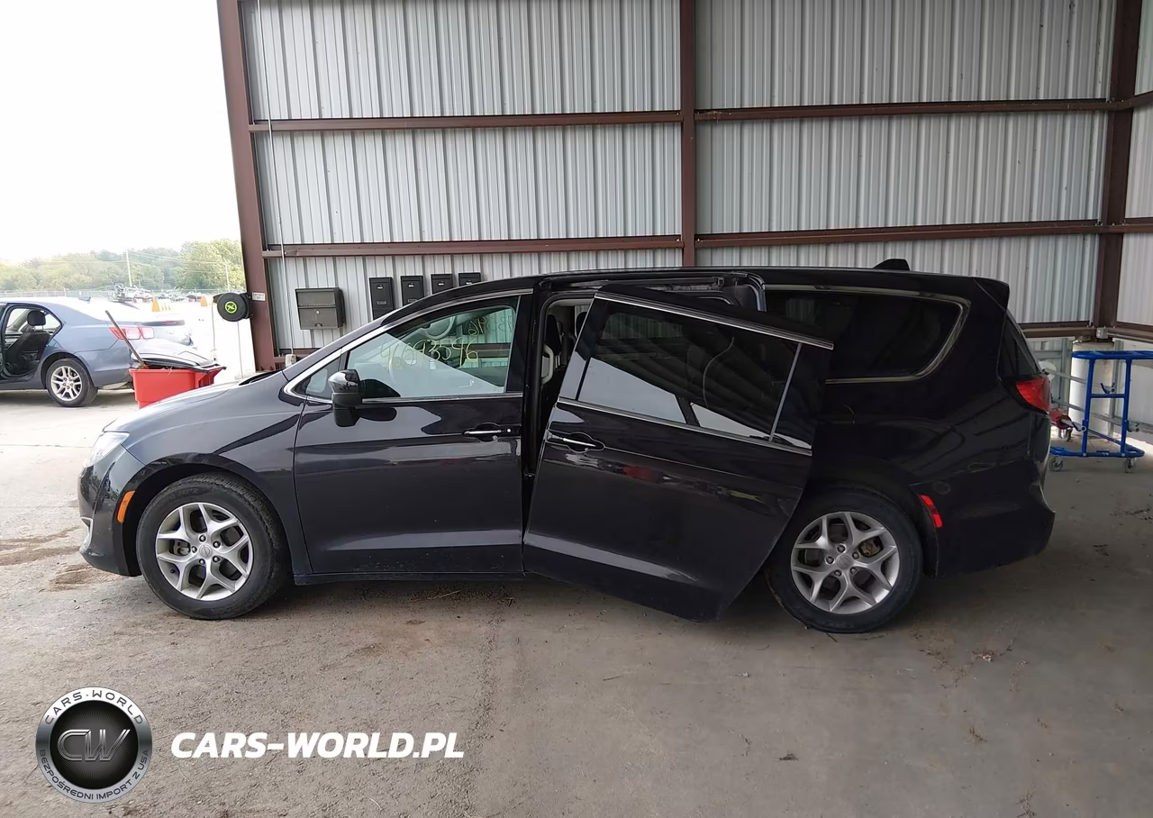 2017 Chrysler Pacifica Touring Plus VIN:2C4RC1BG1HR768523 - 14