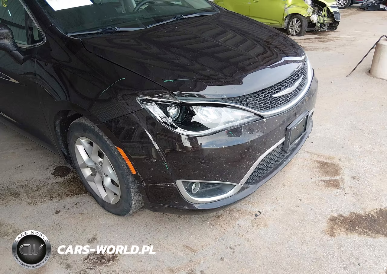 2017 Chrysler Pacifica Touring Plus VIN:2C4RC1BG1HR768523 - 6