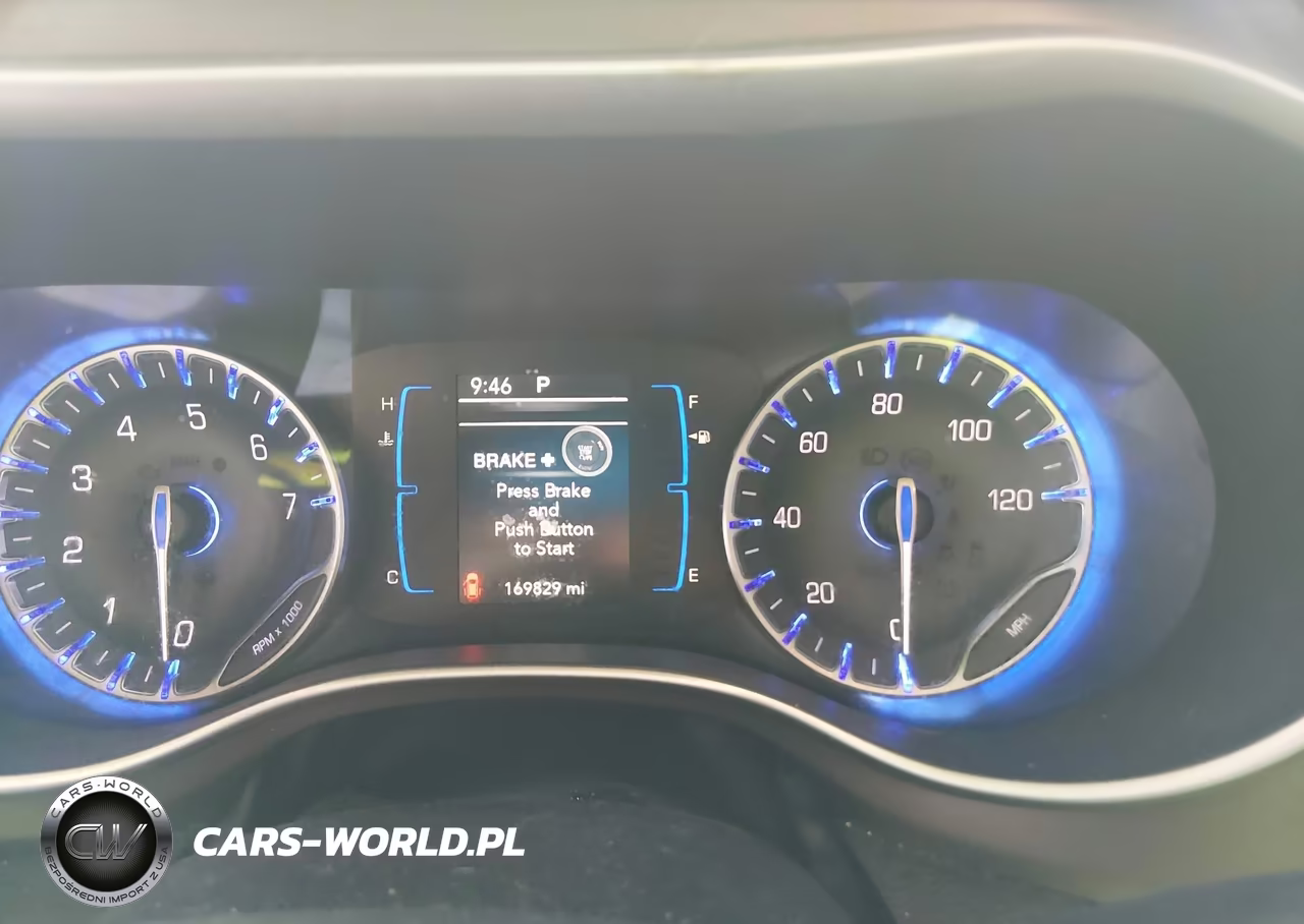 2017 Chrysler Pacifica Touring Plus VIN:2C4RC1BG1HR768523 - 7