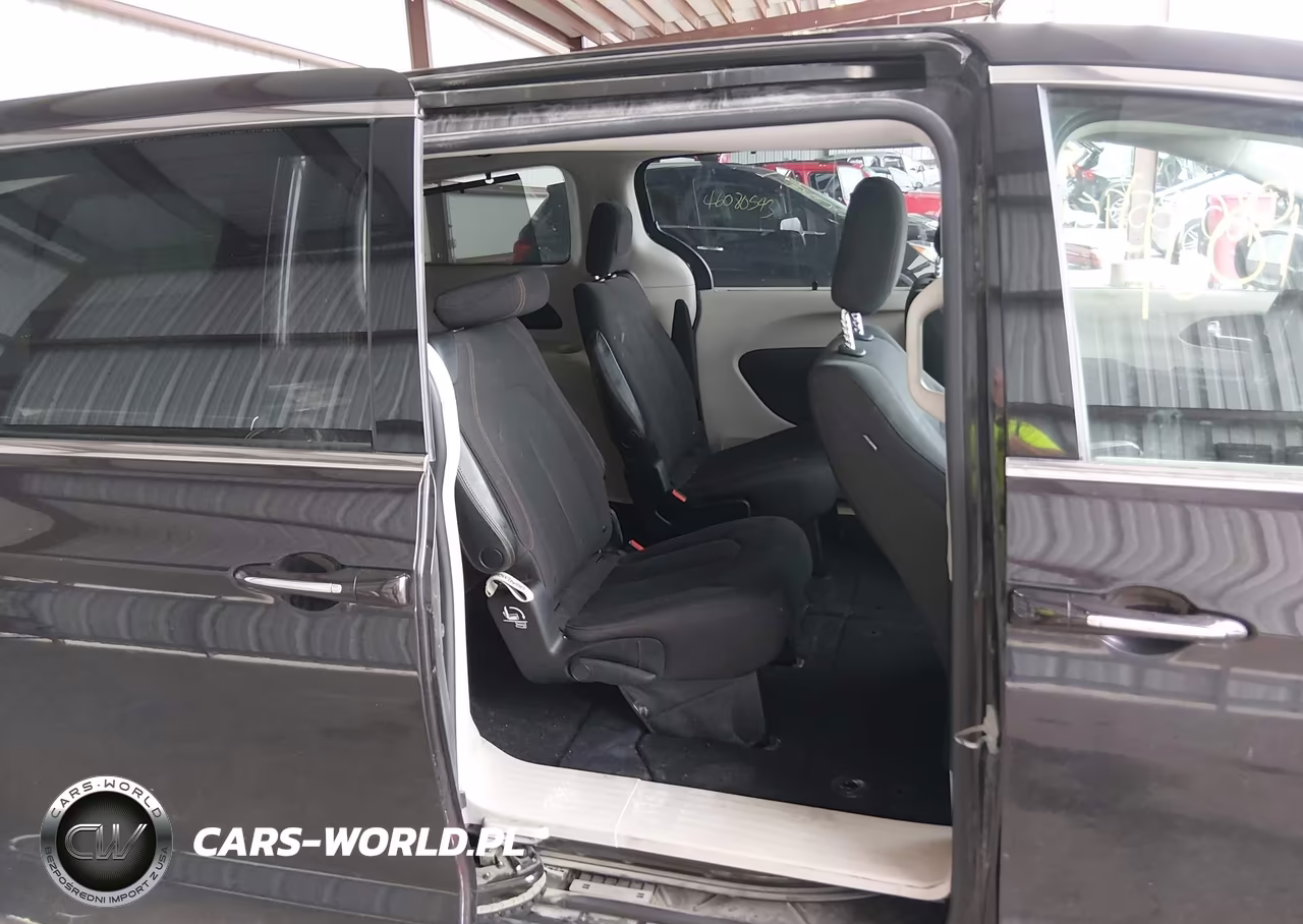 2017 Chrysler Pacifica Touring Plus VIN:2C4RC1BG1HR768523 - 8