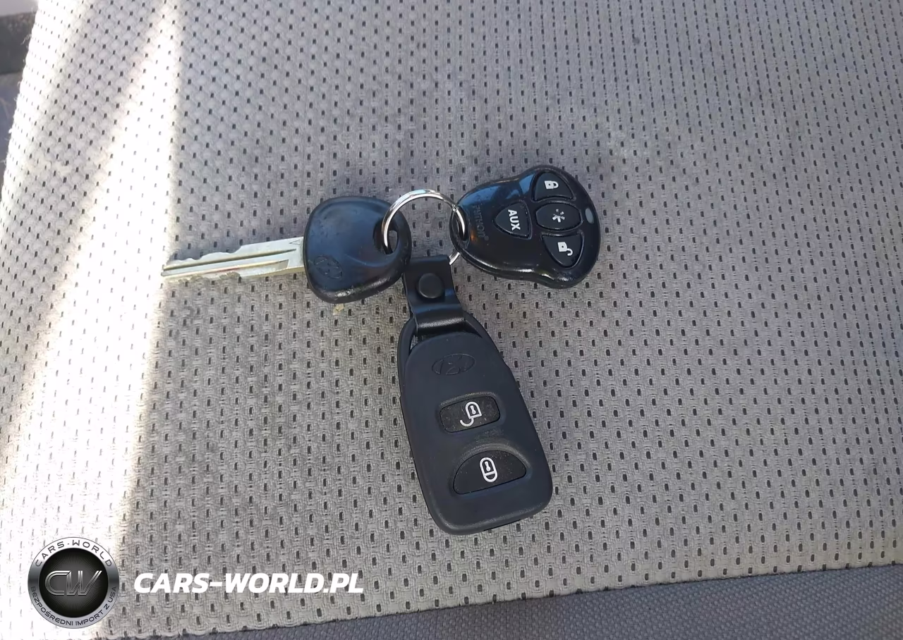2009 Hyundai Accent Gls VIN:KMHCN46C09U330150 - 11