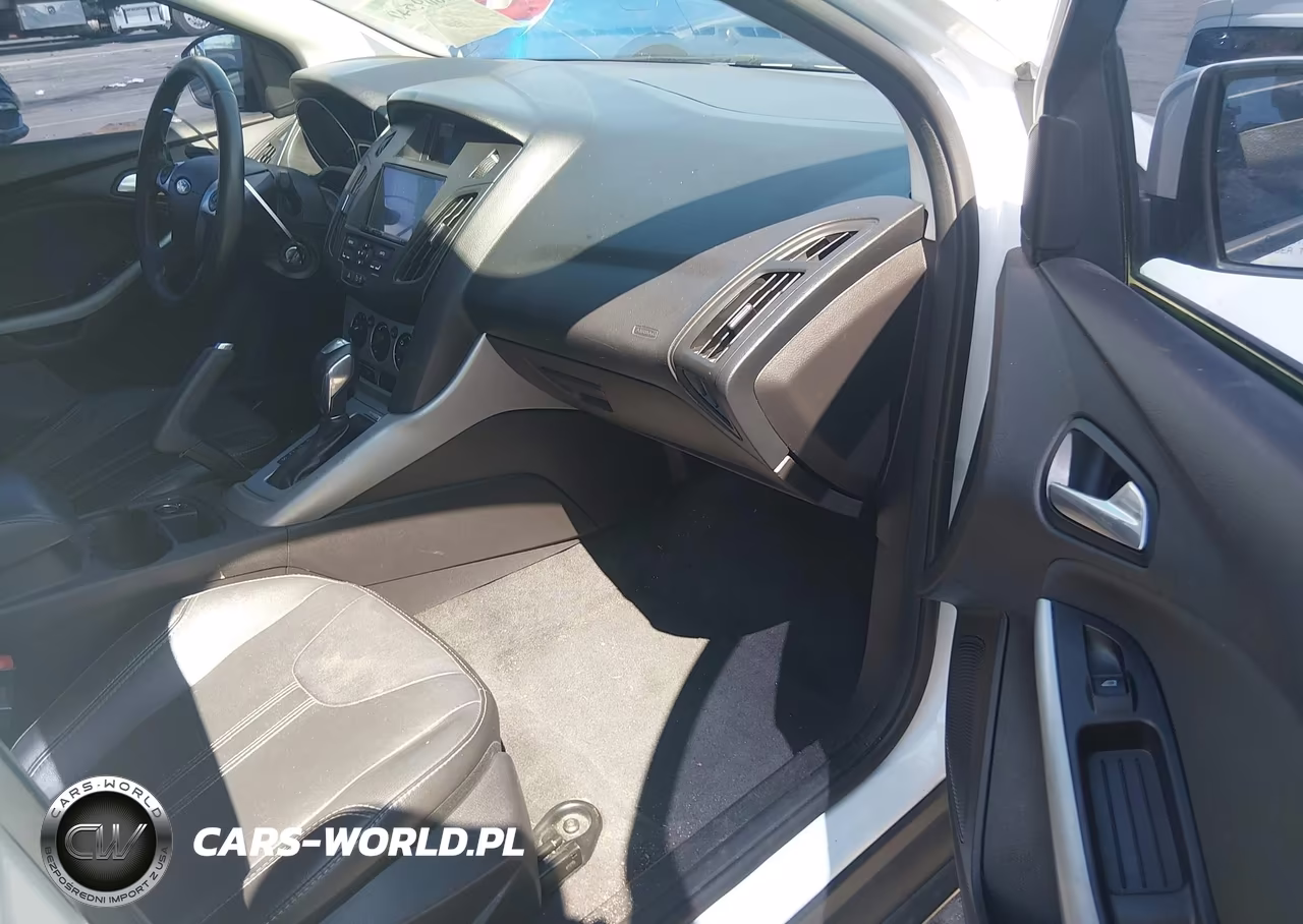 2014 Ford Focus Se VIN:1FADP3F25EL231320 - 5