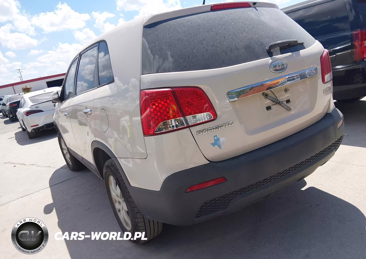 2011 Kia Sorento Lx VIN:5XYKT3A15BG053704 - 3