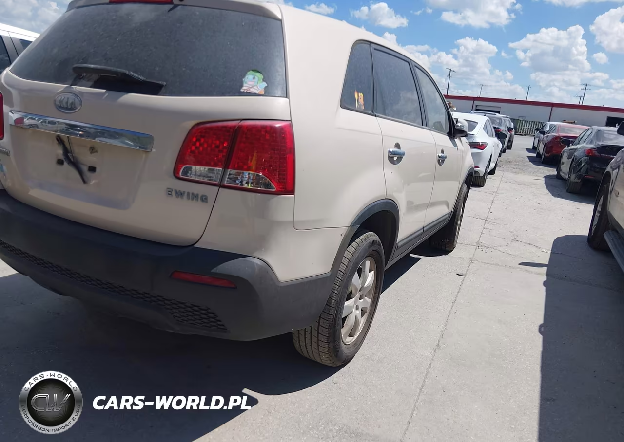 2011 Kia Sorento Lx VIN:5XYKT3A15BG053704 - 4