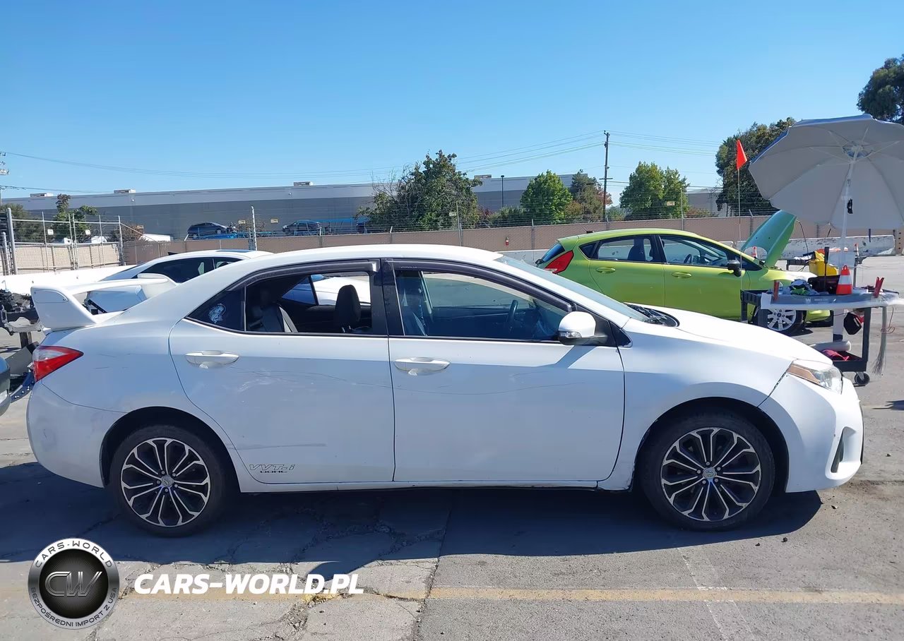 2015 Toyota Corolla S Plus VIN:5YFBURHE5FP189972 - 13