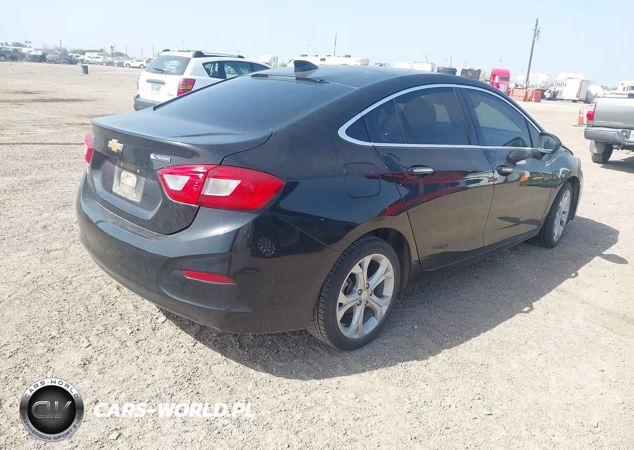 2018 Chevrolet Cruze Premier Auto VIN:1G1BF5SM2J7126950 - 4