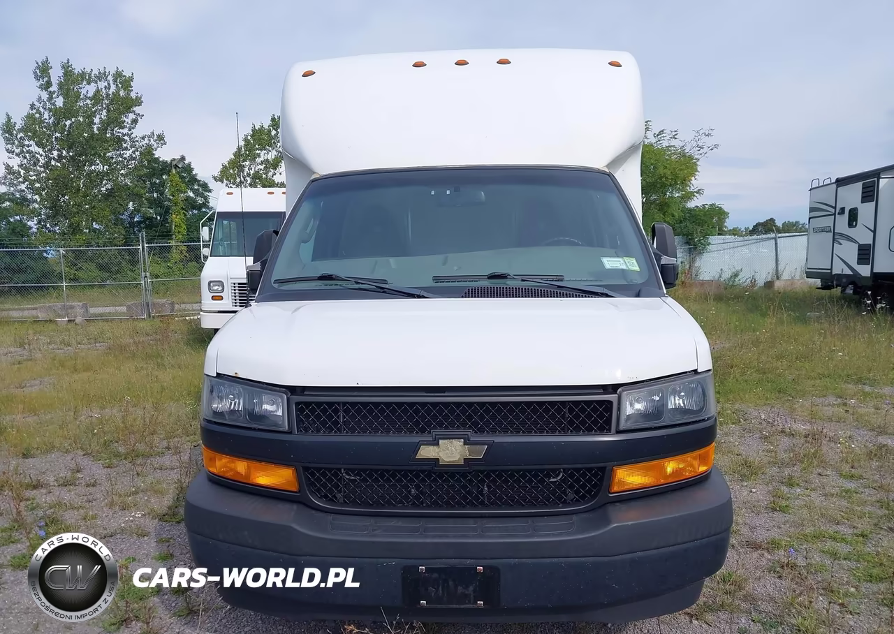 2018 Chevrolet Express Cutaway Work Van VIN:1GB3GSCG0J1273663 - 12