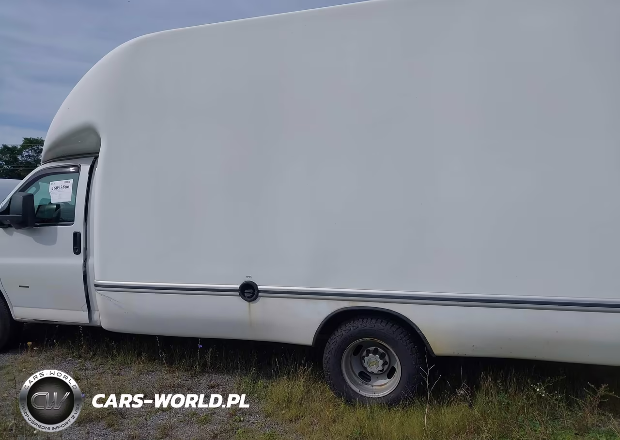 2018 Chevrolet Express Cutaway Work Van VIN:1GB3GSCG0J1273663 - 14