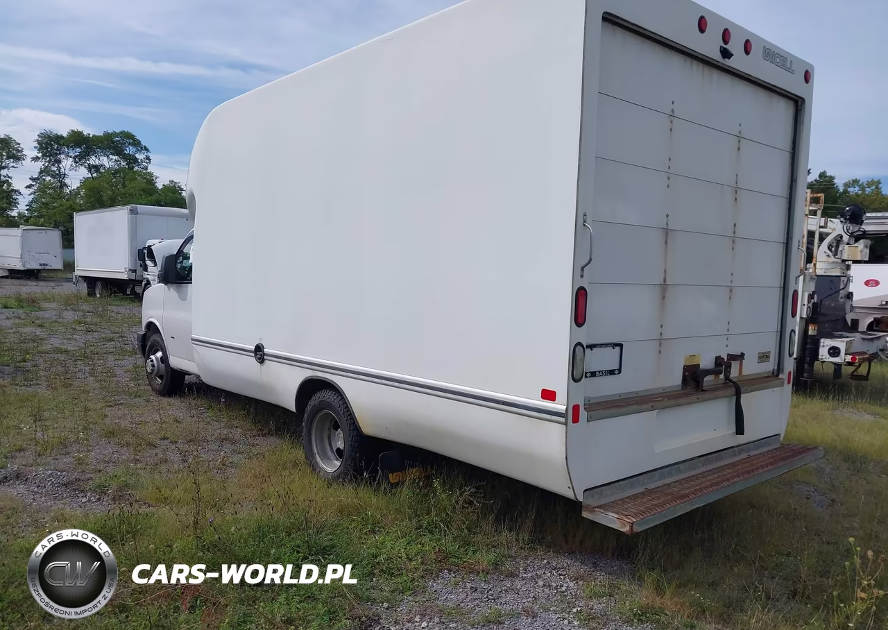 2018 Chevrolet Express Cutaway Work Van VIN:1GB3GSCG0J1273663 - 3