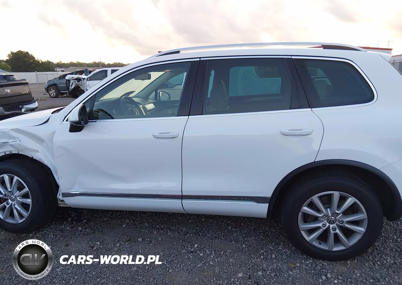 2014 Volkswagen Touareg 3.6L Sport VIN:WVGEF9BP8ED014873 - 15