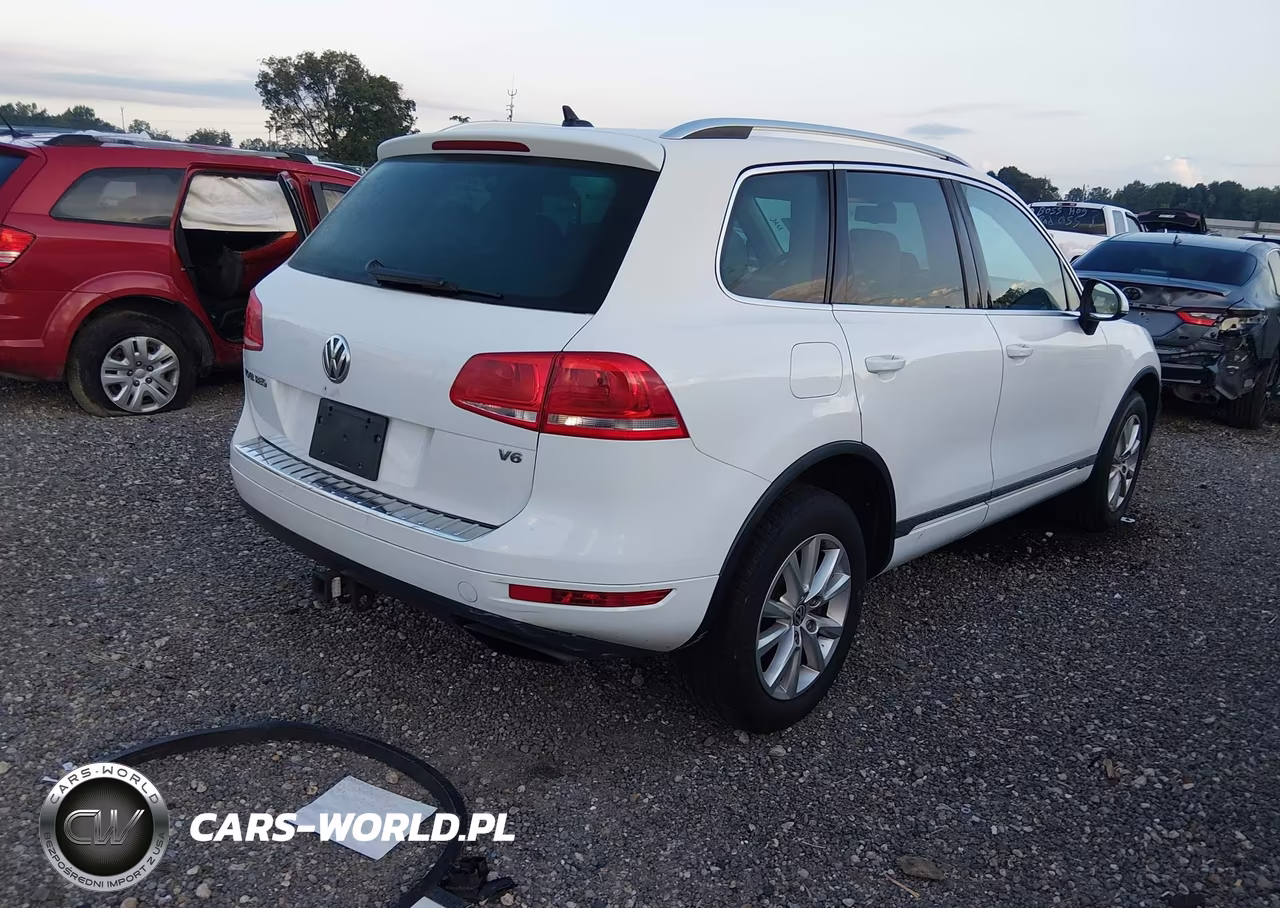 2014 Volkswagen Touareg 3.6L Sport VIN:WVGEF9BP8ED014873 - 4