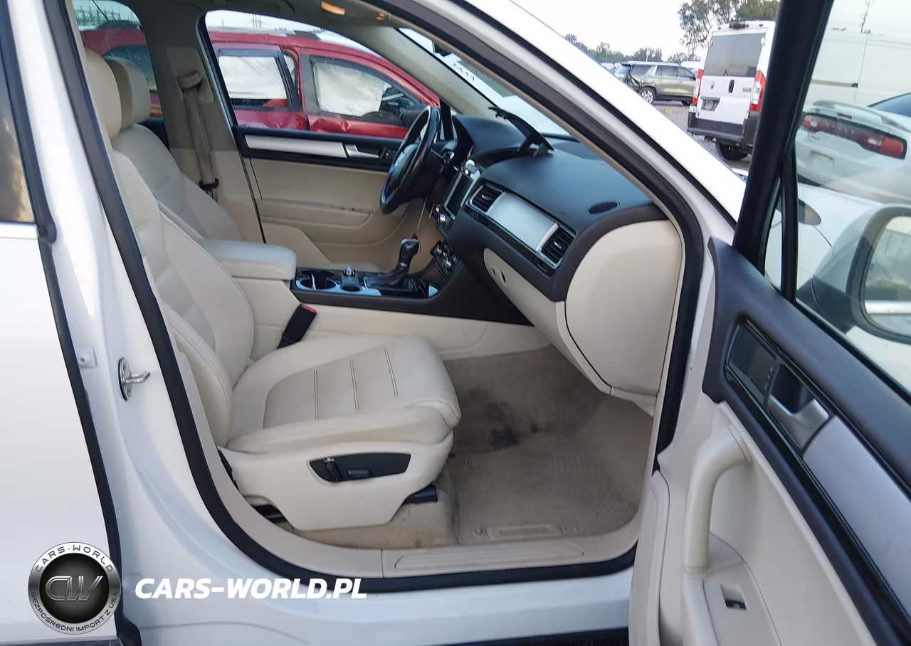 2014 Volkswagen Touareg 3.6L Sport VIN:WVGEF9BP8ED014873 - 5