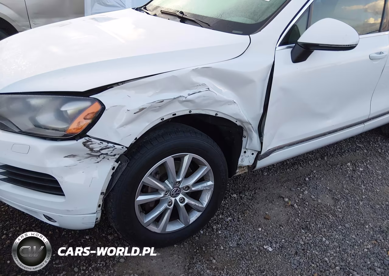 2014 Volkswagen Touareg 3.6L Sport VIN:WVGEF9BP8ED014873 - 6