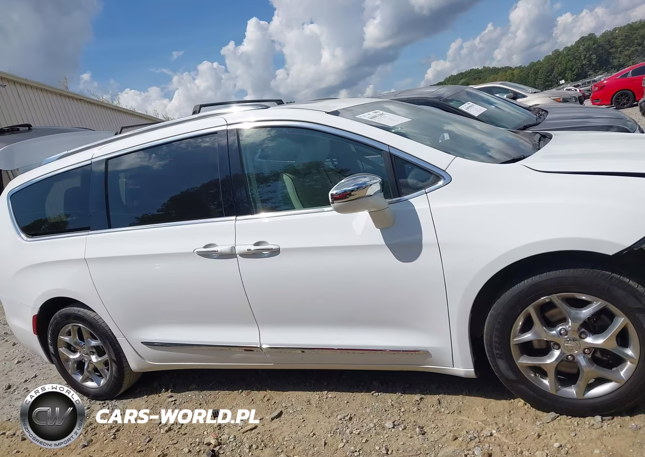 2020 Chrysler Pacifica Limited VIN:2C4RC1GG7LR102879 - 13