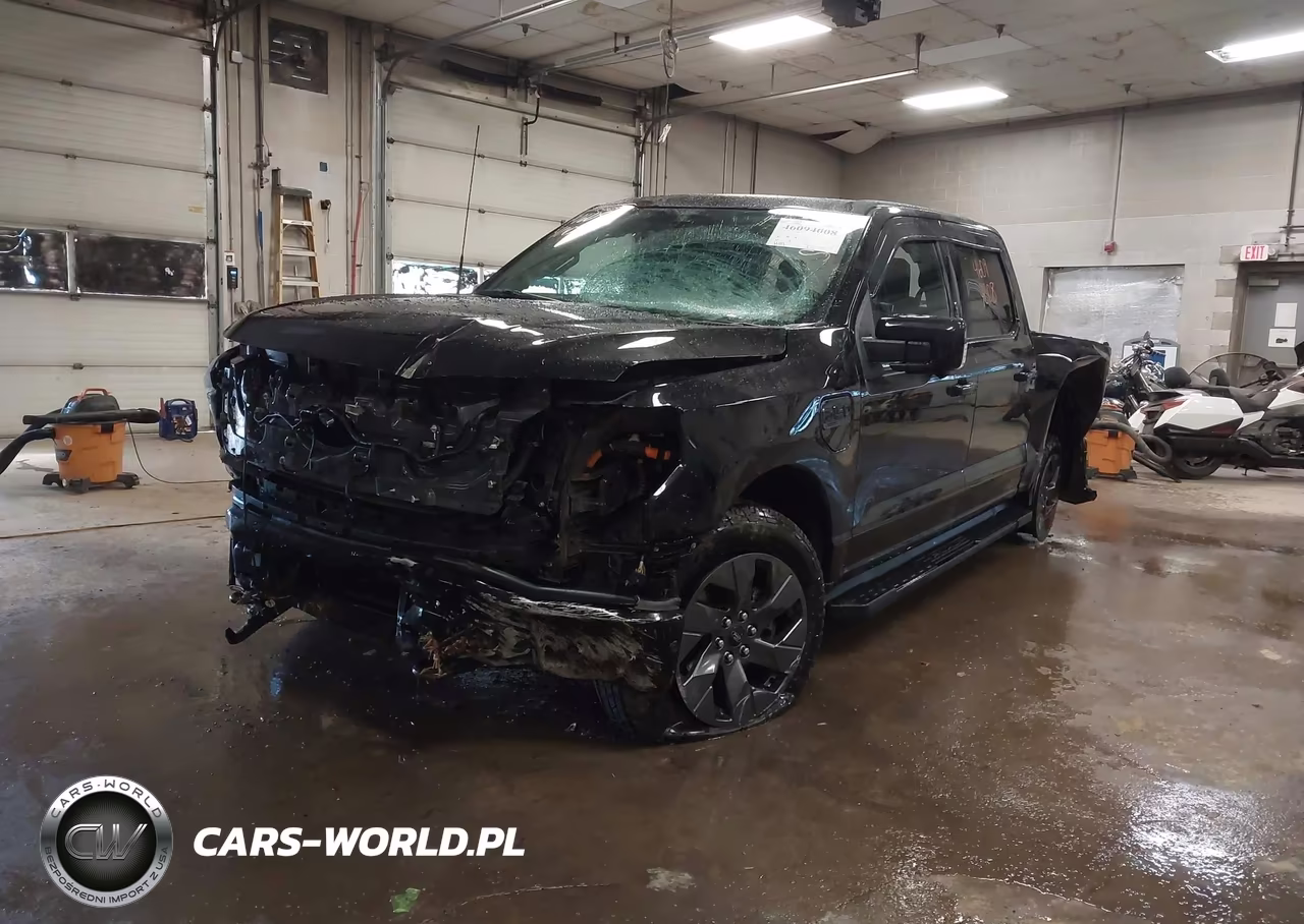 2022 Ford F-150 Lightning Lariat VIN:1FT6W1EVXNWG03710 - 2