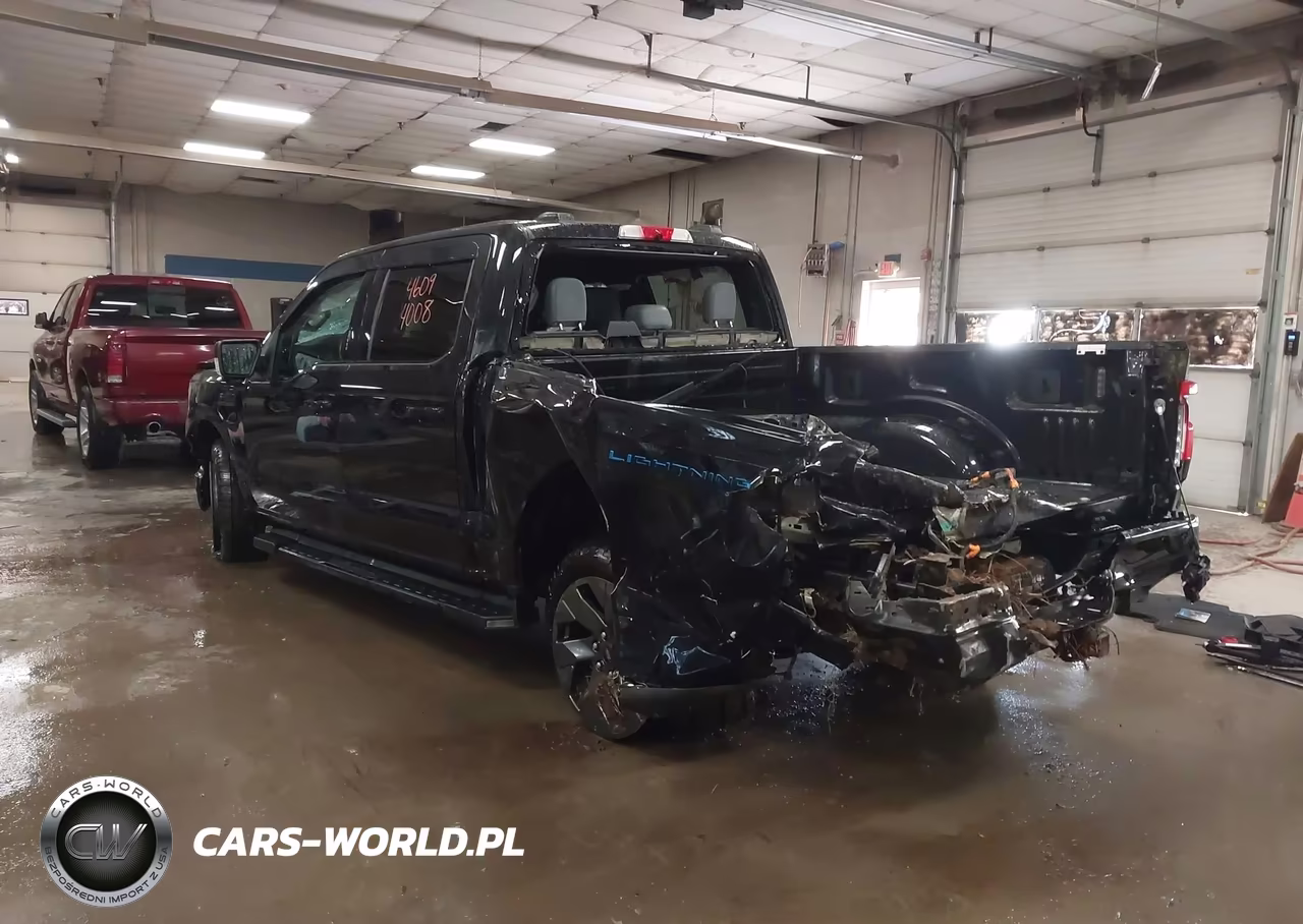 2022 Ford F-150 Lightning Lariat VIN:1FT6W1EVXNWG03710 - 3