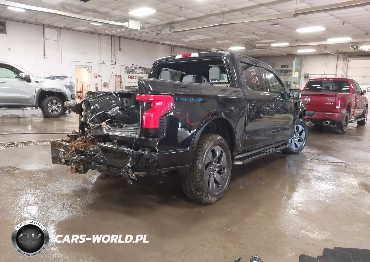 2022 Ford F-150 Lightning Lariat VIN:1FT6W1EVXNWG03710 - 4