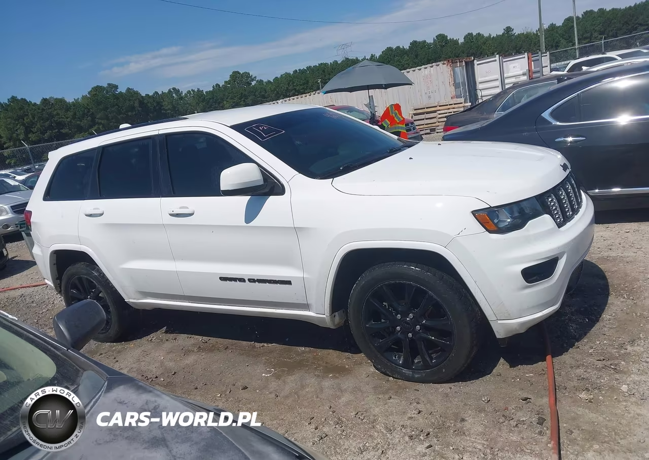 2018 Jeep Grand Cherokee Altitude 4X2 VIN:1C4RJEAG7JC442920 - 13