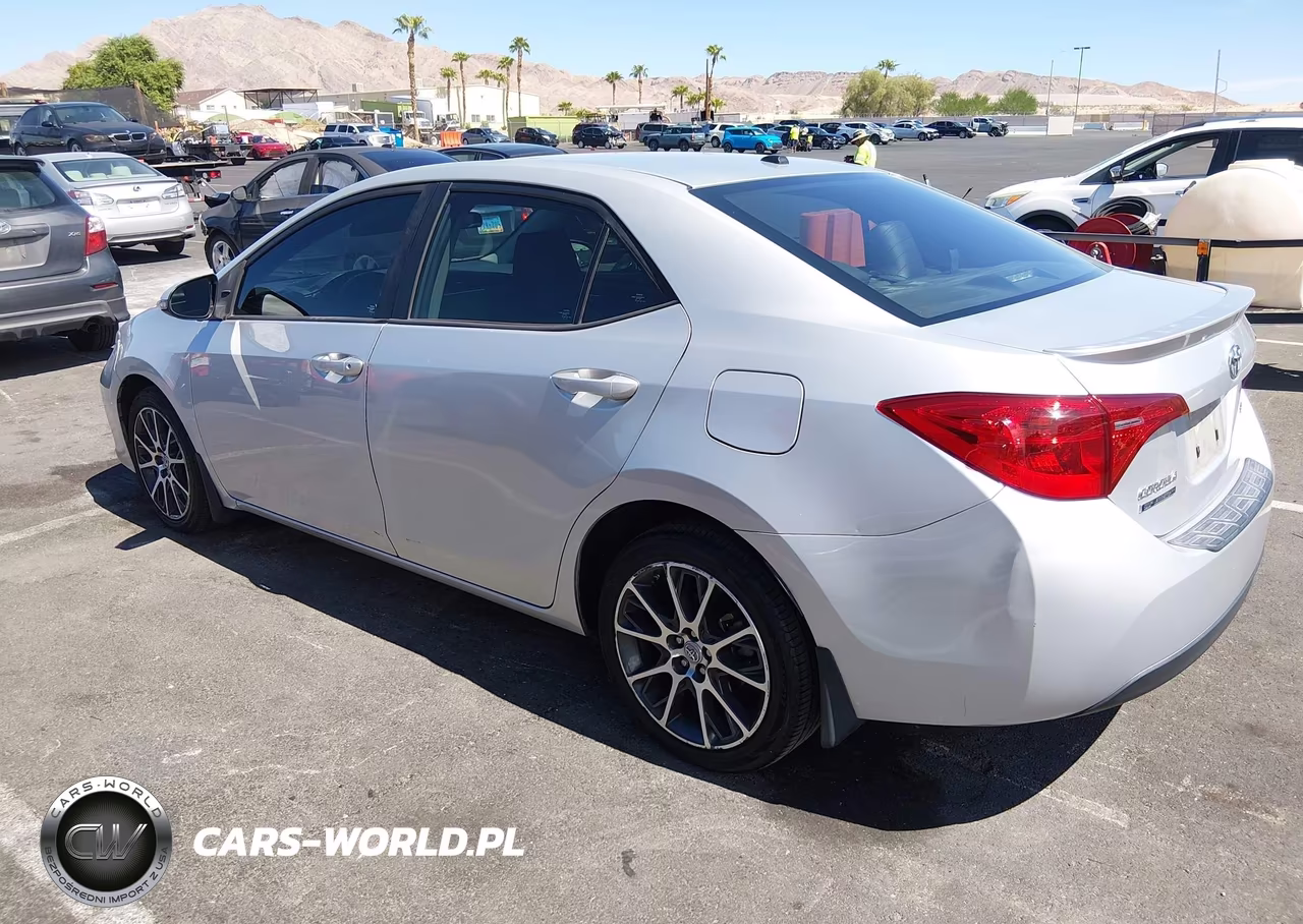 2017 Toyota Corolla Se Special Edition VIN:5YFBURHE8HP613518 - 3