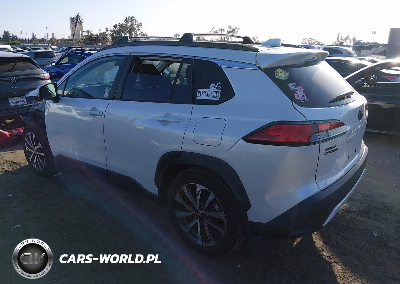 2022 Toyota Corolla Cross Xle VIN:7MUEAAAG1NV008817 - 3