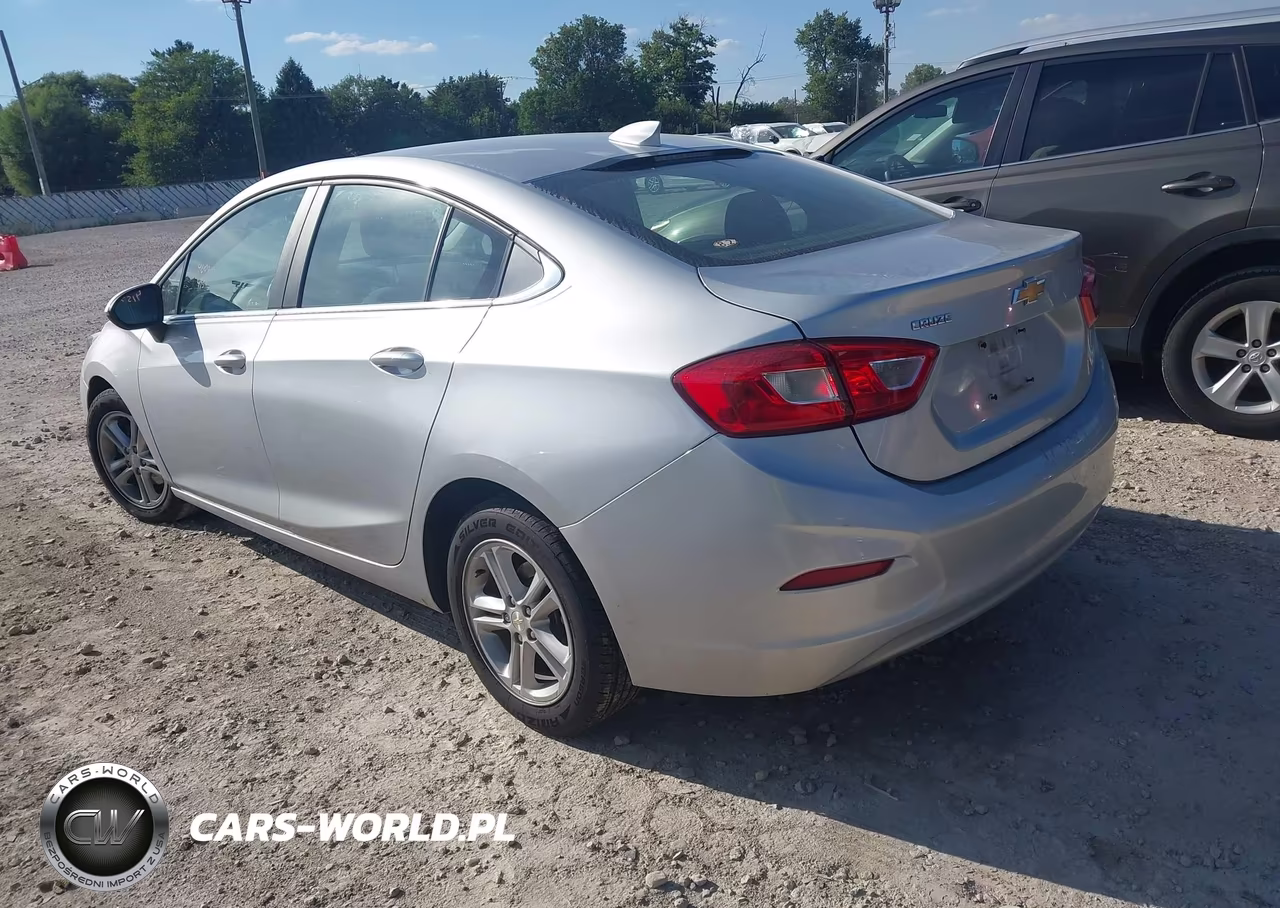 2018 Chevrolet Cruze Lt Auto VIN:1G1BE5SM1J7131611 - 3