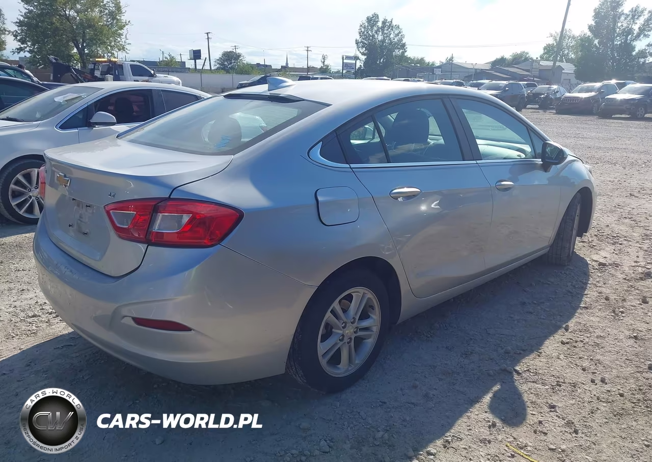 2018 Chevrolet Cruze Lt Auto VIN:1G1BE5SM1J7131611 - 4