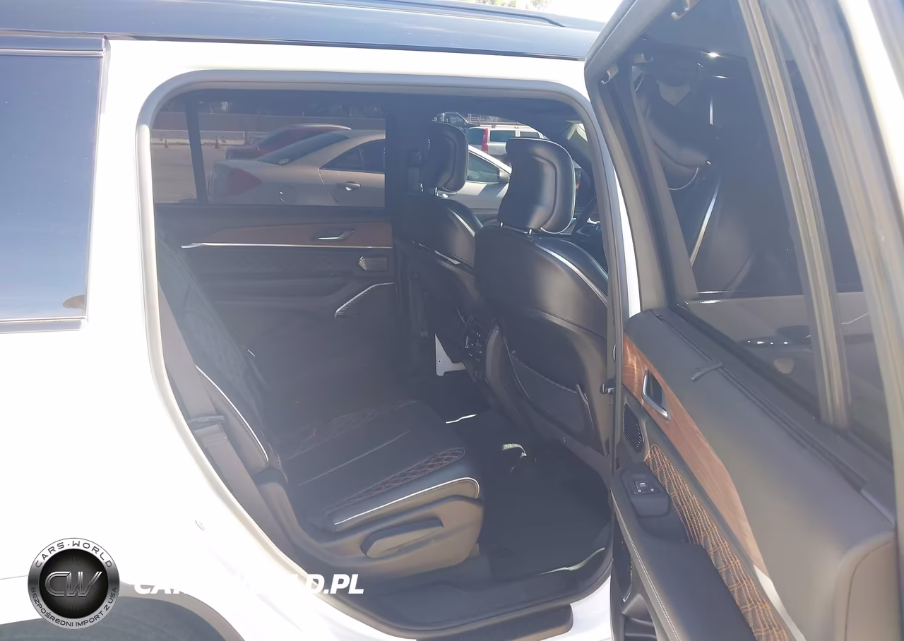 2025 Jeep Grand Cherokee L Summit 4X4 VIN:1C4RJKEG3S8720340 - 8