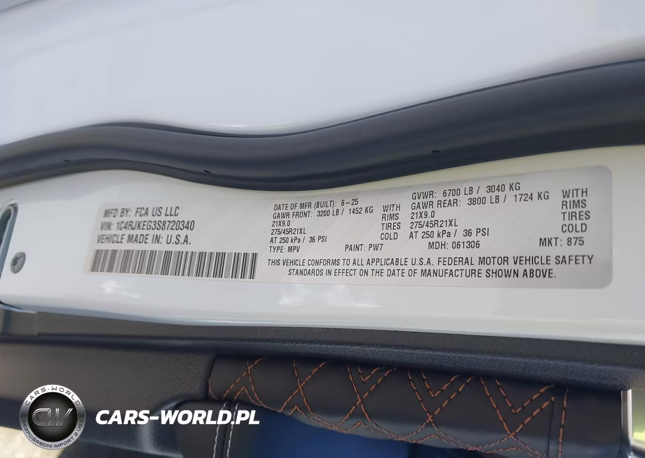 2025 Jeep Grand Cherokee L Summit 4X4 VIN:1C4RJKEG3S8720340 - 9