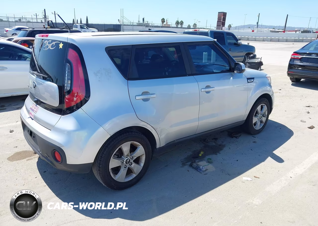 2018 Kia Soul VIN:KNDJN2A23J7546401 - 4