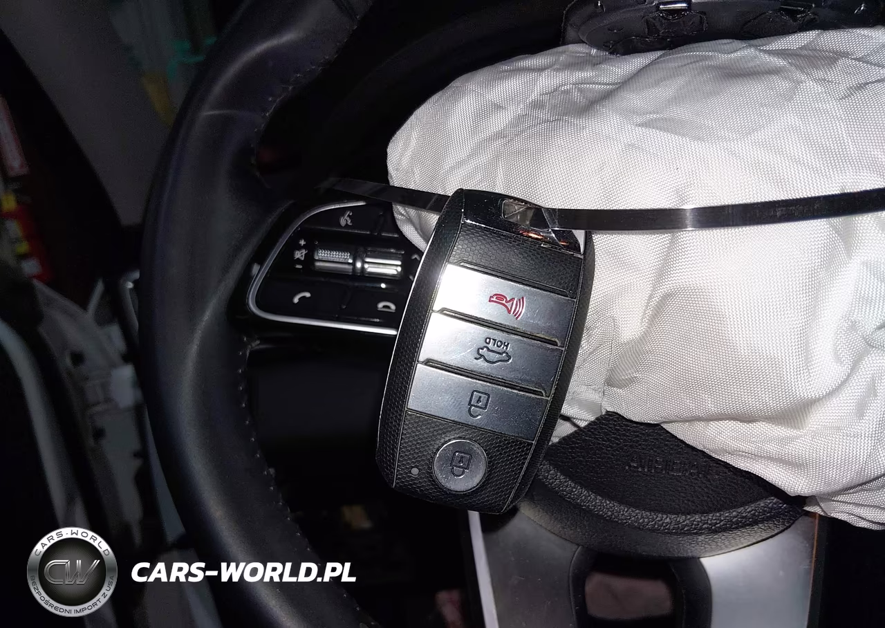 2020 Kia Optima S VIN:5XXGT4L38LG440649 - 11