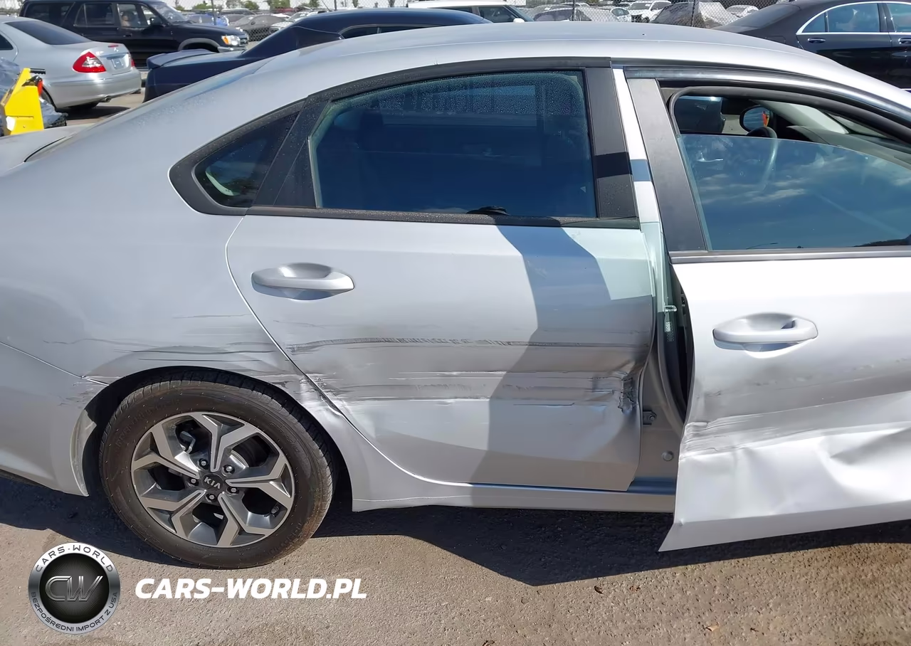 2021 Kia Forte Lxs VIN:3KPF24AD0ME356670 - 18