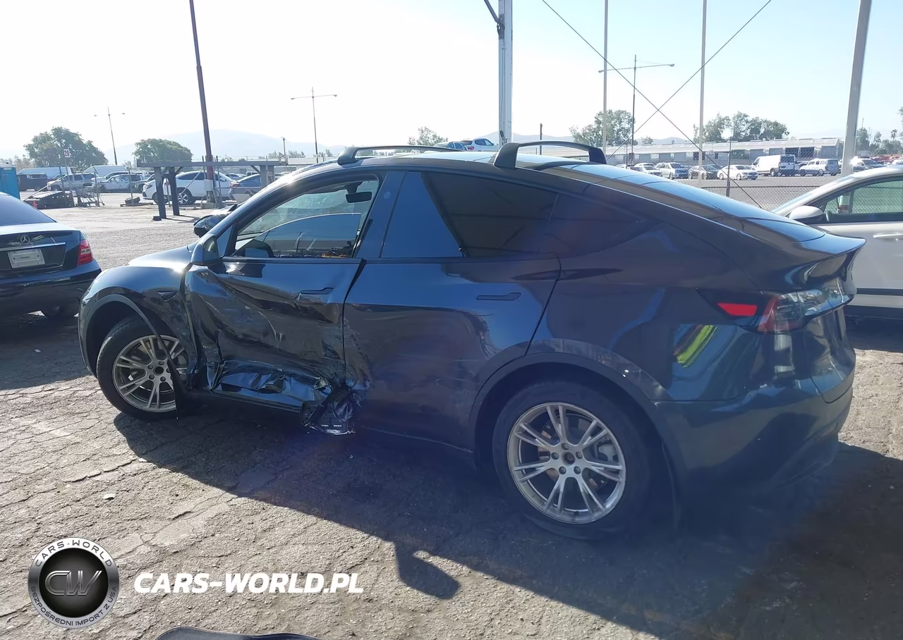 2024 Tesla Model Y VIN:7SAYGDED8RF083339 - 13