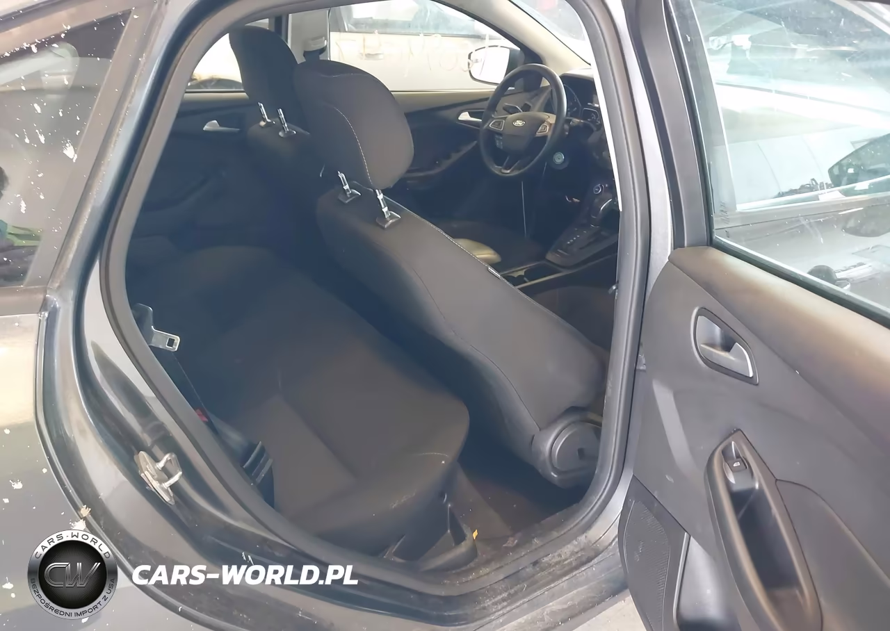 2018 Ford Focus Se VIN:1FADP3FE9JL203654 - 8