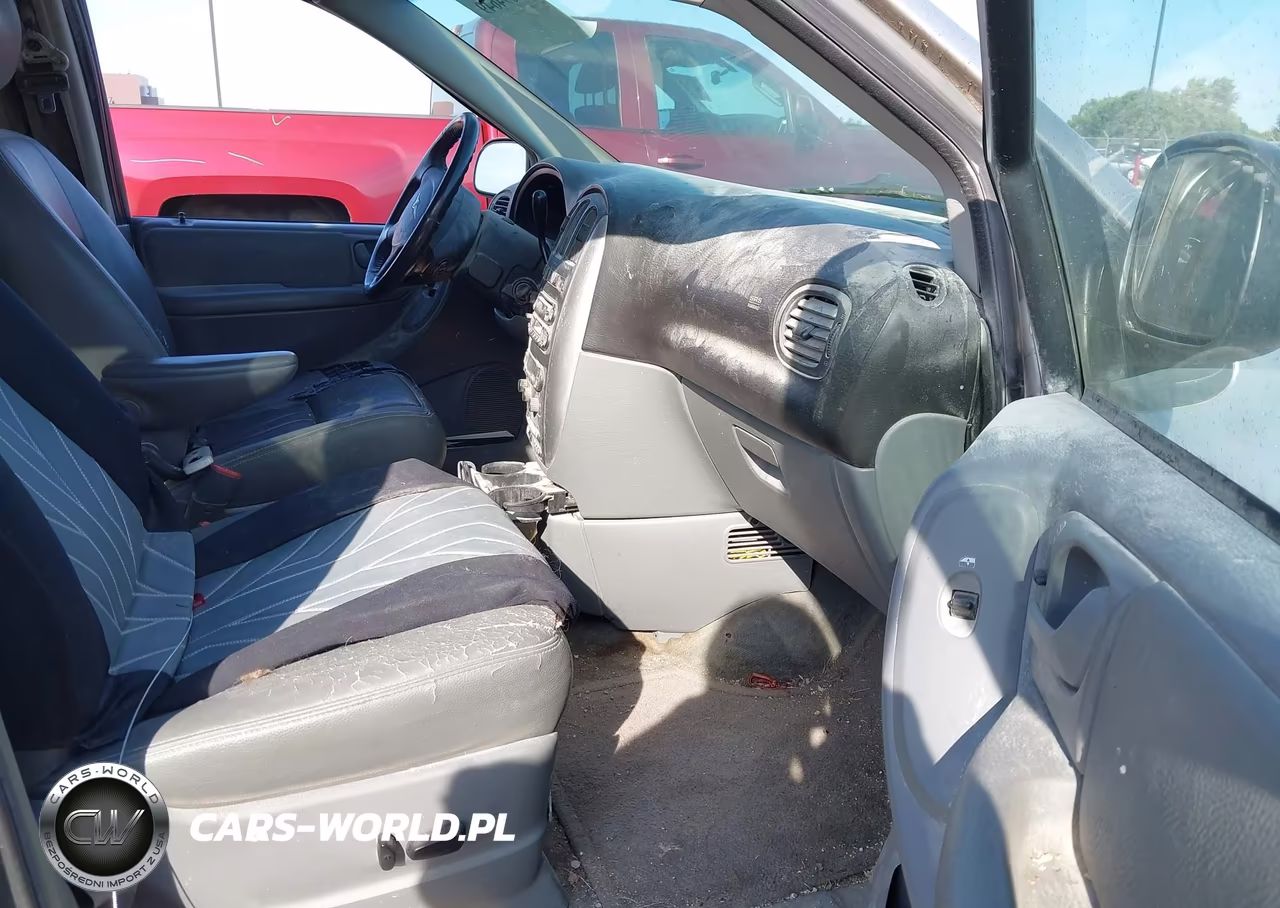 2005 Chrysler Town & Country Touring VIN:2C4GP54L65R597874 - 5