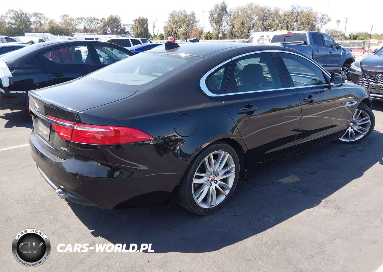 2016 Jaguar Xf 35T Prestige VIN:SAJBE4BV3GCY08928 - 4