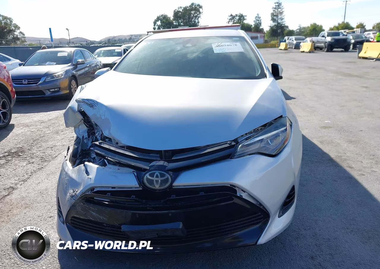 2018 Toyota Corolla Le VIN:5YFBURHE2JP803577 - 12