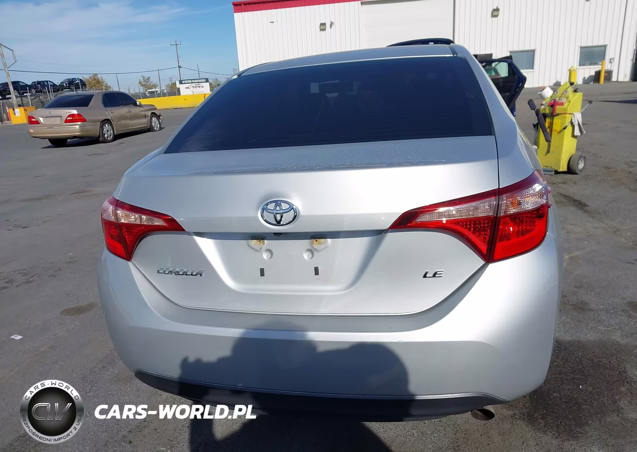 2018 Toyota Corolla Le VIN:5YFBURHE2JP803577 - 16