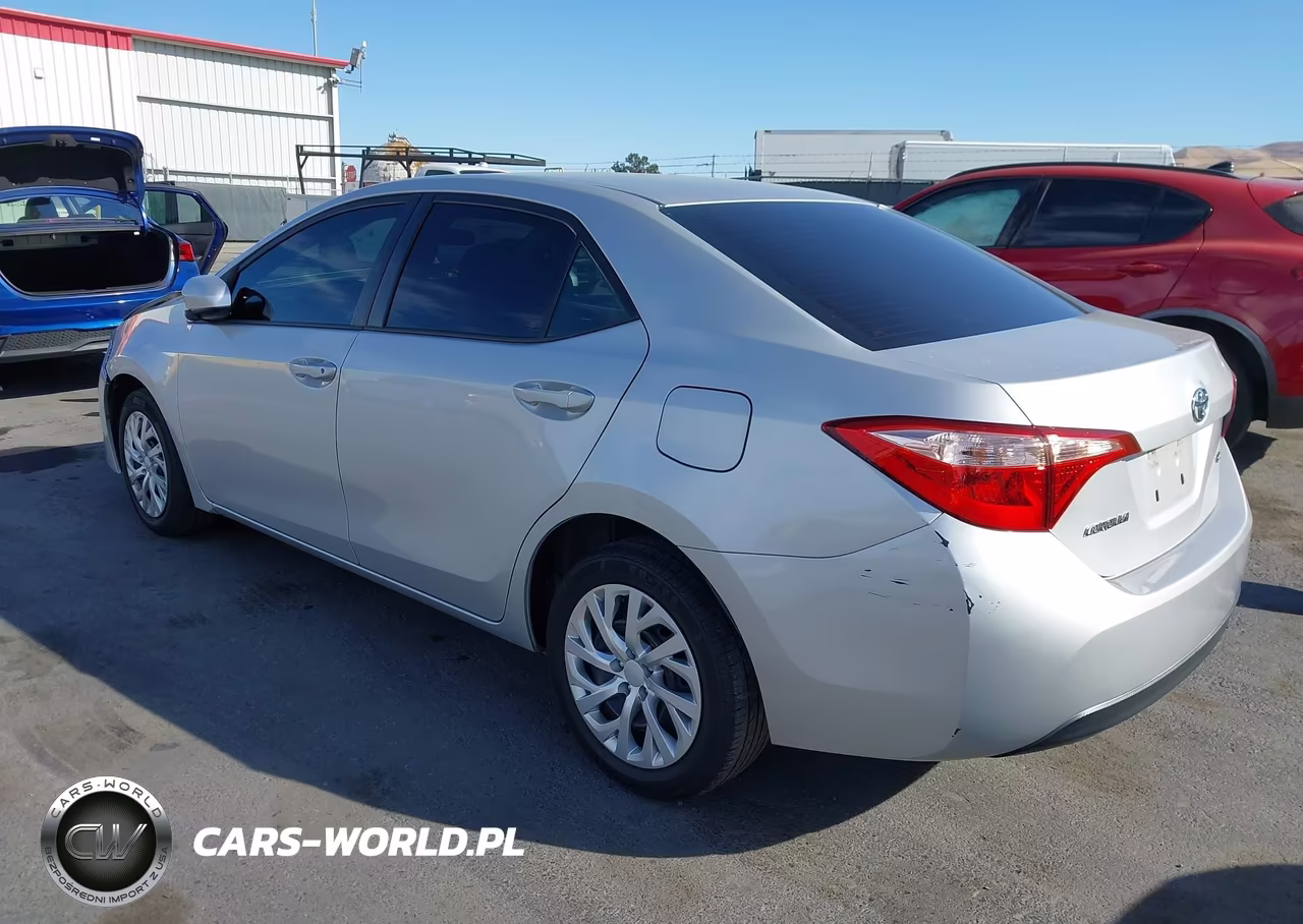 2018 Toyota Corolla Le VIN:5YFBURHE2JP803577 - 3