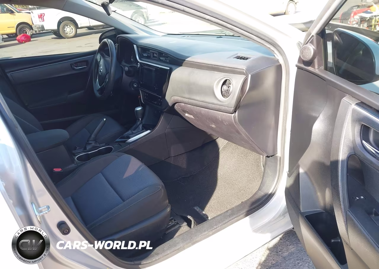 2018 Toyota Corolla Le VIN:5YFBURHE2JP803577 - 5