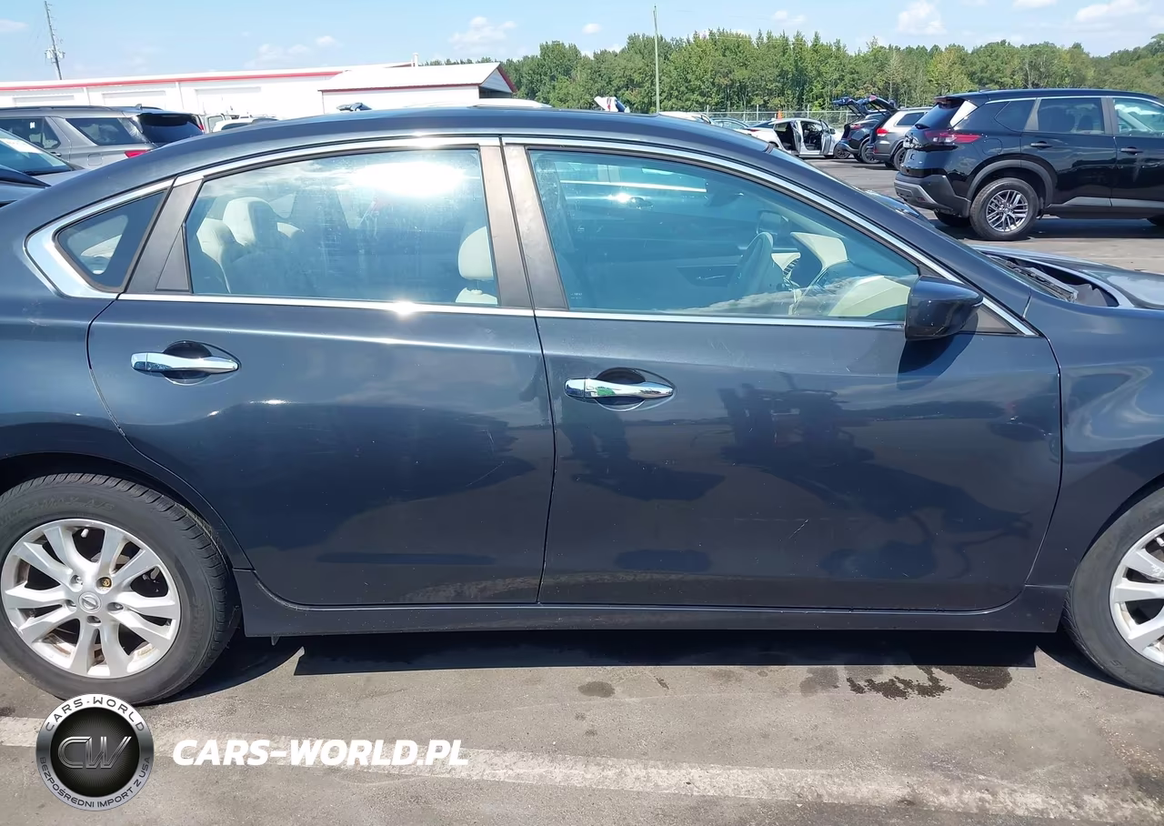 2015 Nissan Altima 2.5 S VIN:1N4AL3AP3FC138816 - 13