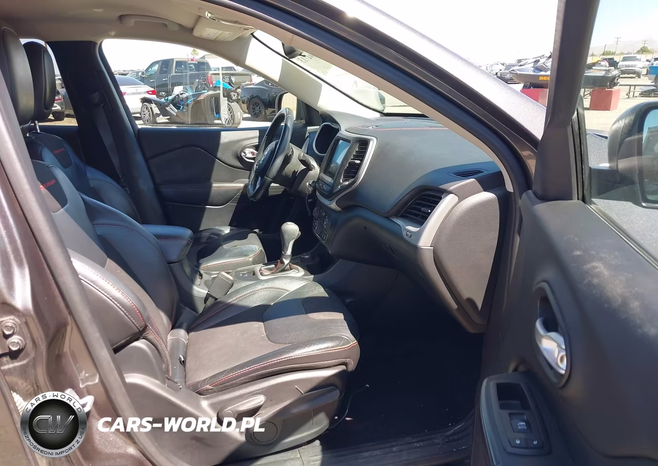 2016 Jeep Cherokee Trailhawk VIN:1C4PJMBS8GW306761 - 5