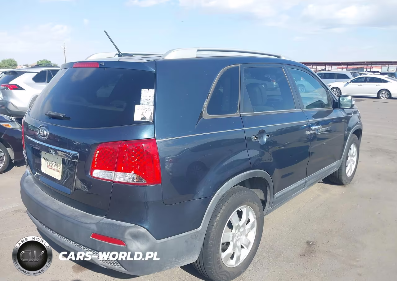 2011 Kia Sorento Lx V6 VIN:5XYKT4A21BG134021 - 4