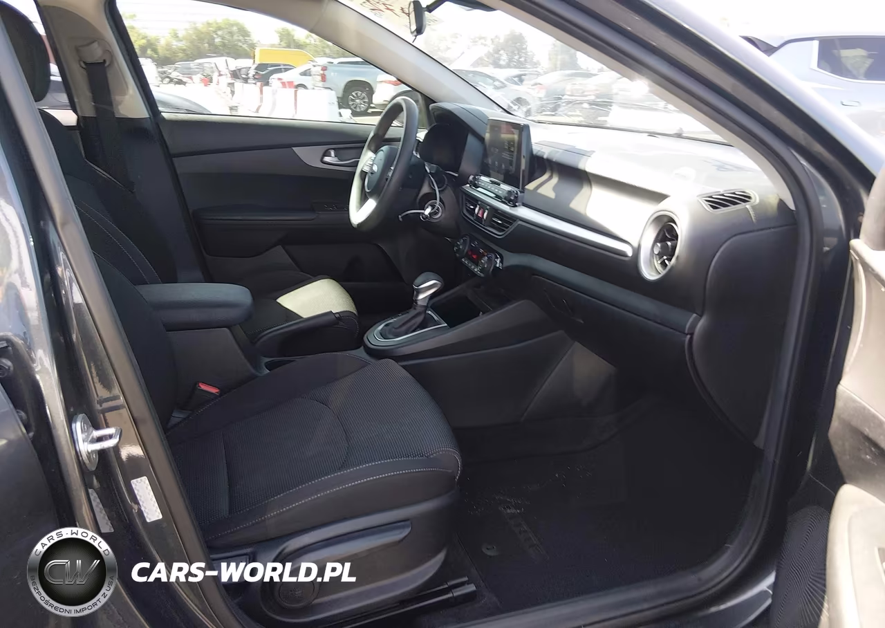 2019 Kia Forte Lxs VIN:3KPF24AD8KE116019 - 5