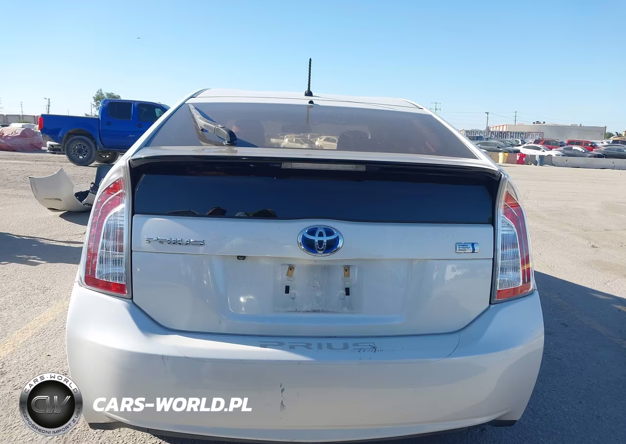 2015 Toyota Prius Two VIN:JTDKN3DU7F0420100 - 17
