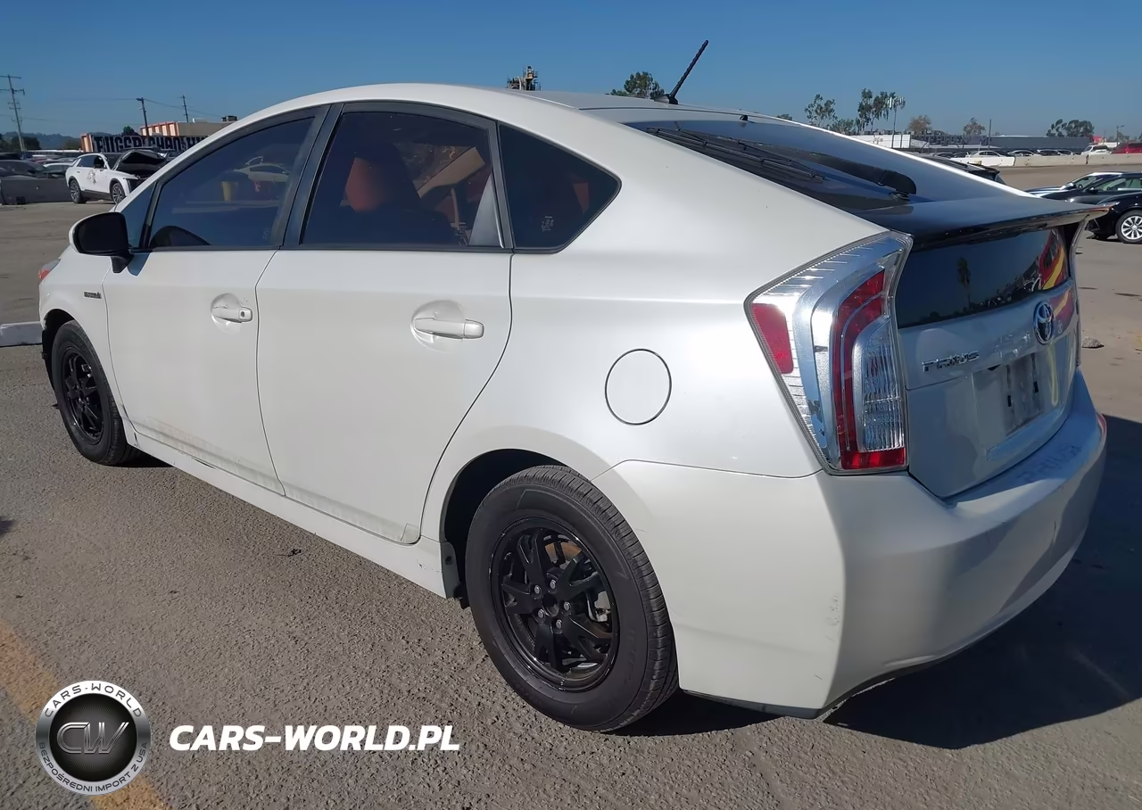 2015 Toyota Prius Two VIN:JTDKN3DU7F0420100 - 3