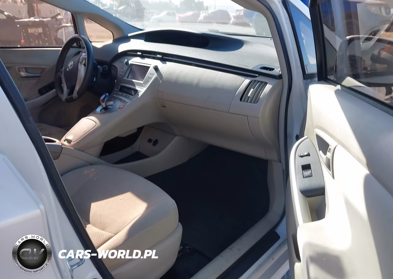 2015 Toyota Prius Two VIN:JTDKN3DU7F0420100 - 5
