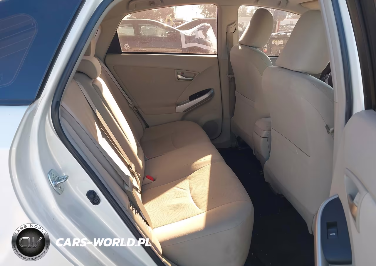 2015 Toyota Prius Two VIN:JTDKN3DU7F0420100 - 8