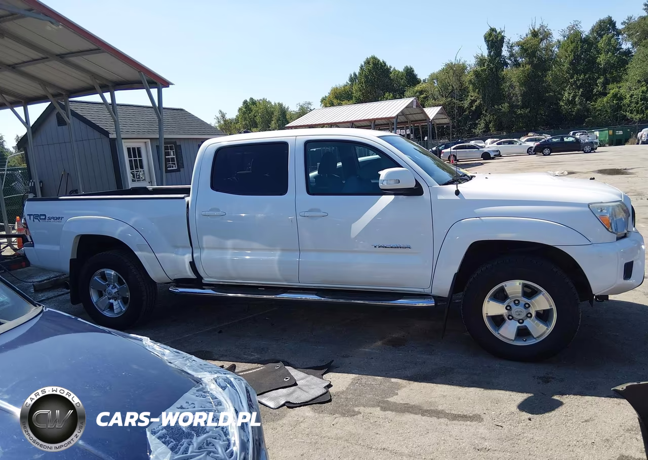 2015 Toyota Tacoma Base V6 VIN:3TMMU4FNXFM077447 - 13