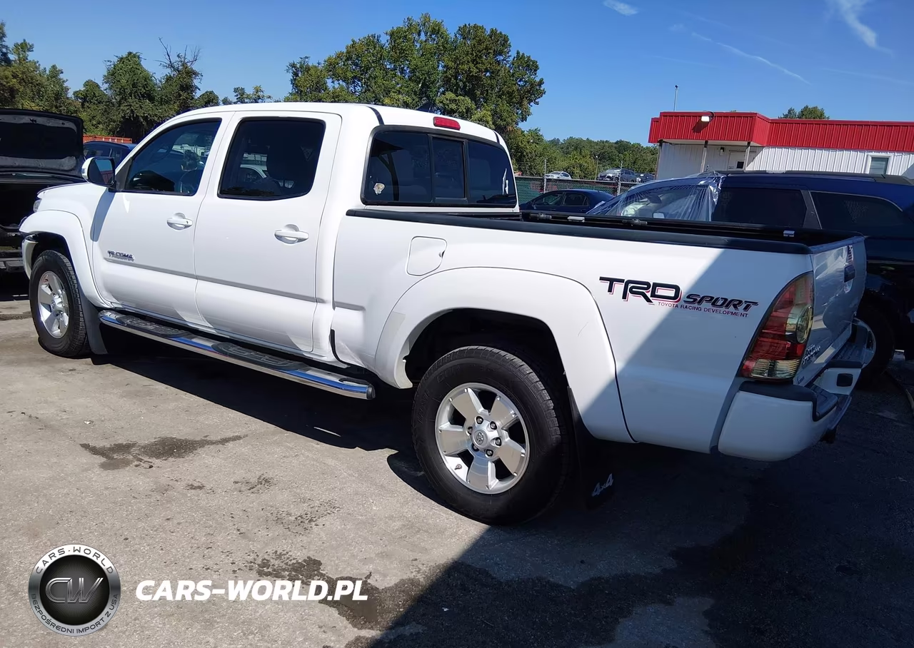 2015 Toyota Tacoma Base V6 VIN:3TMMU4FNXFM077447 - 3